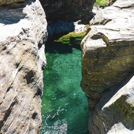 Eau limpide sur le canyon aventure journée du Roujanel en Lozère avec Nature Canyon Ardèche